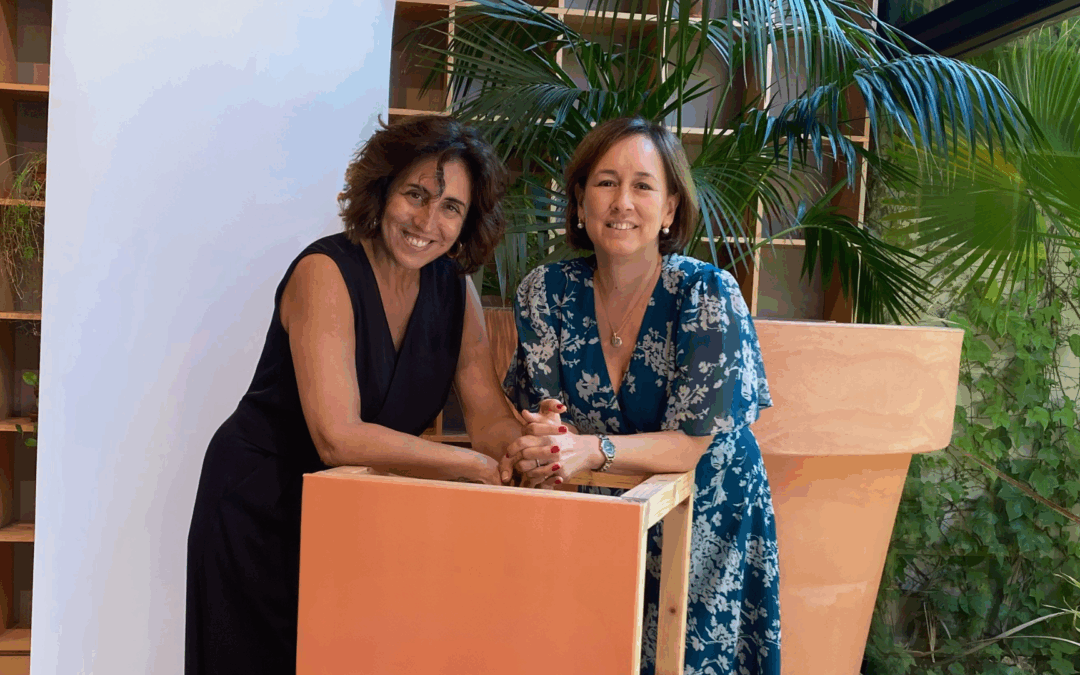 De derecha a izquierda, Maite Moreno y Alicia Linares en un workshop de julio 2025