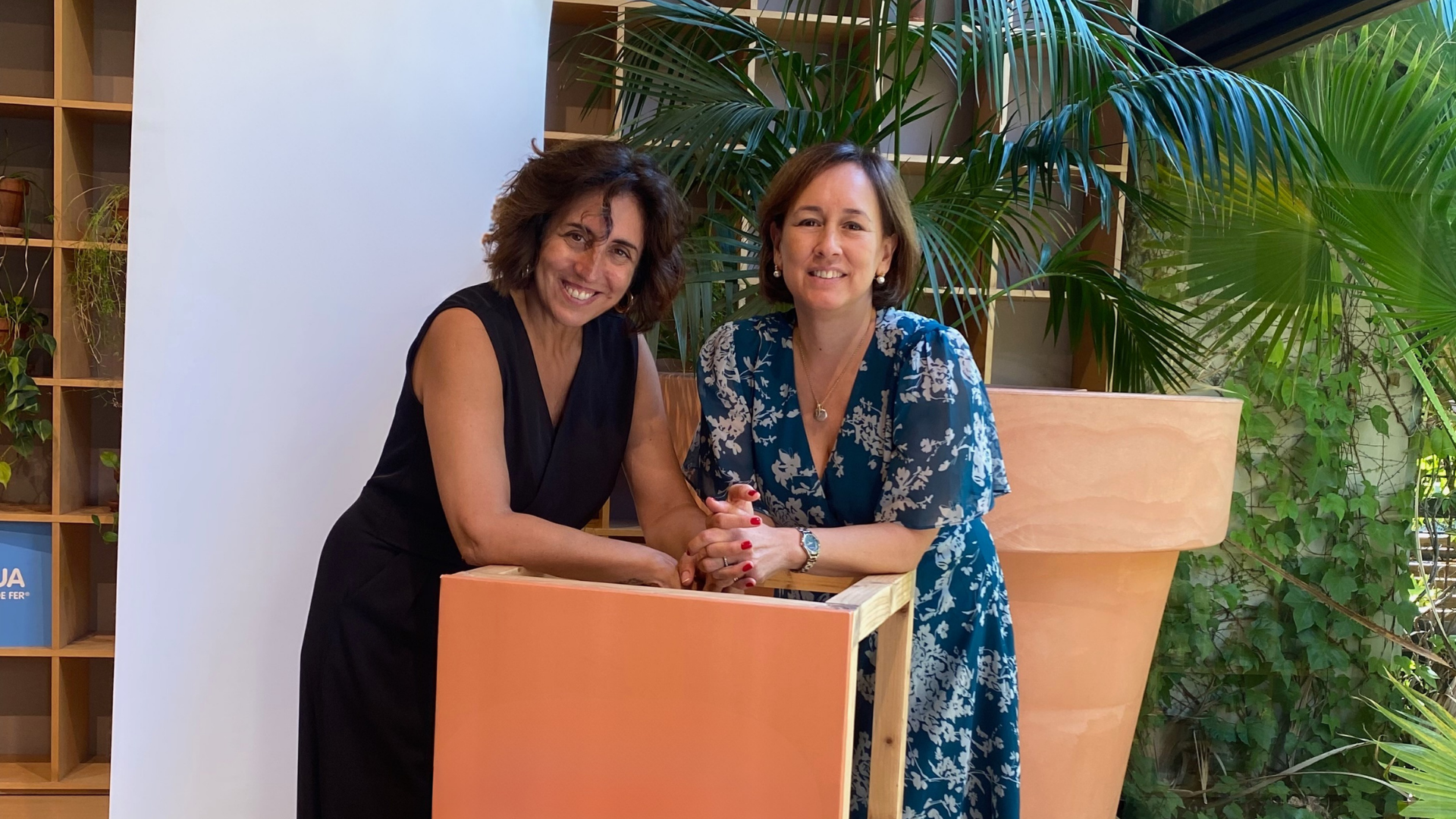 De derecha a izquierda, Maite Moreno y Alicia Linares en un workshop de julio 2025